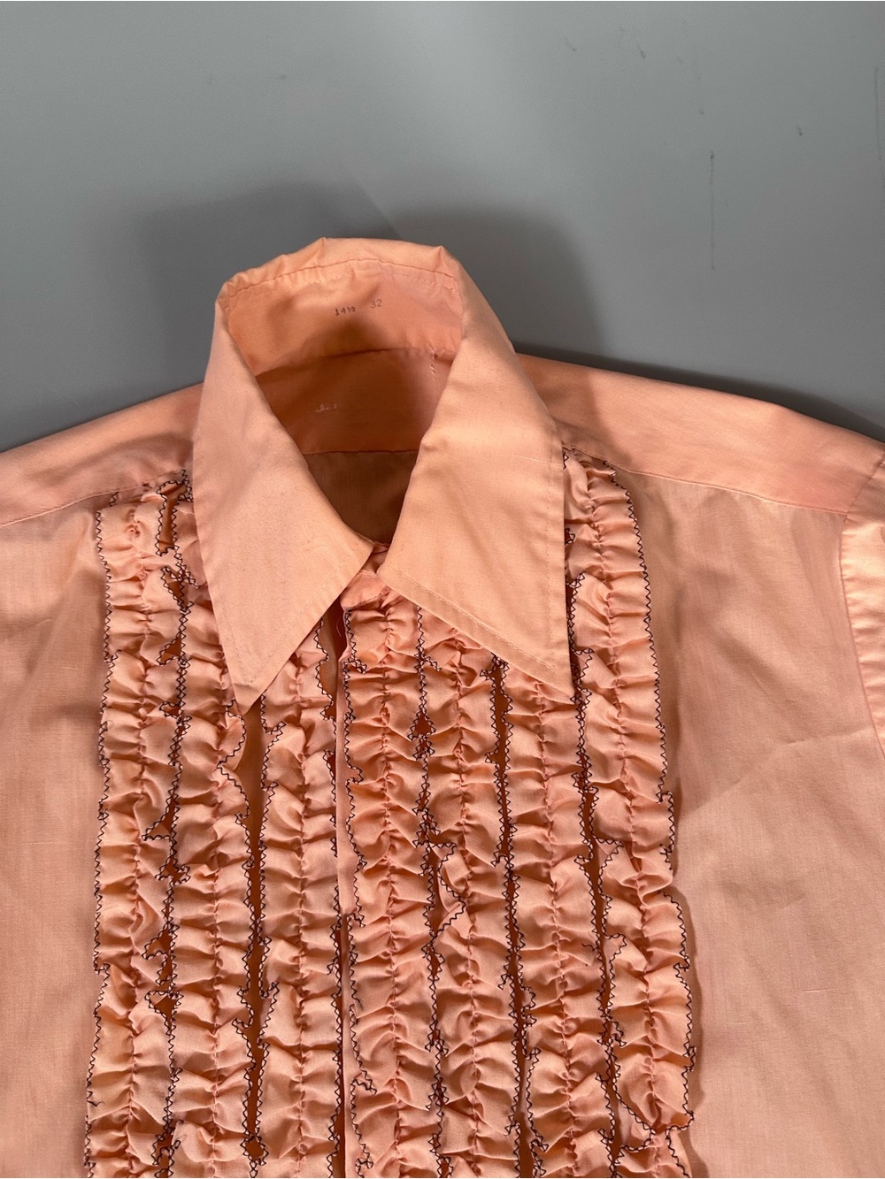 Vintage Men's Peach Ruffle-Front Dress Shirt - Picture 4 of 6